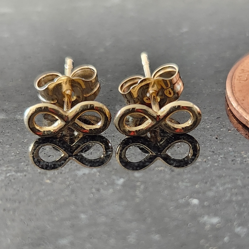 Dainty infinity earrings in 14k solid gold